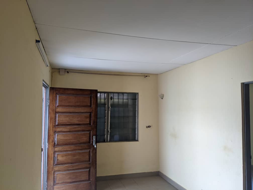 N° 5440 :
                            Chambre salon à louer , Nukafu, Lome, Togo : 45 000 XOF/mois