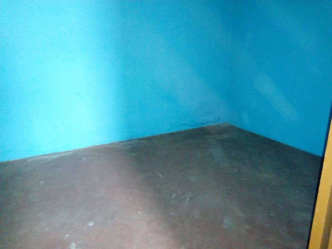 N° 4438 :
                            2 chambres salon à louer , Agoe camp fire, Lome, Togo : 25 000 XOF/mois