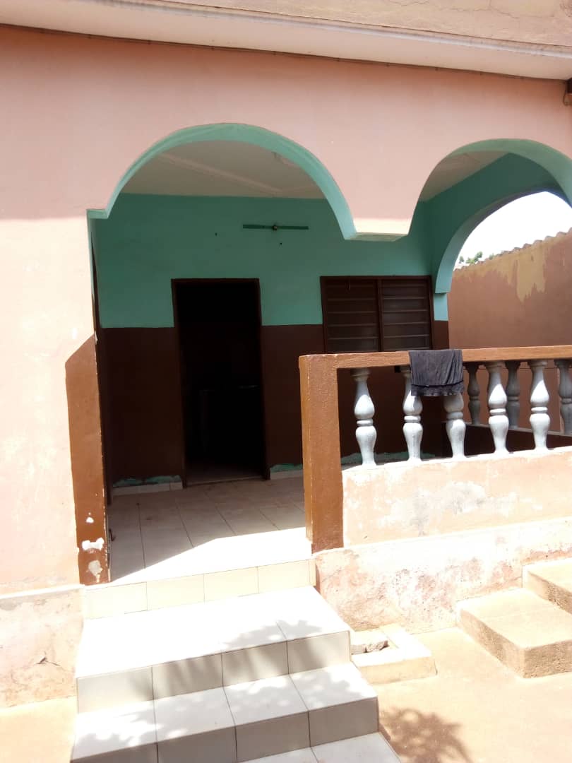 N° 4515 :
                            Appartement à louer , Agoe, Lome, Togo : 50 000 XOF/mois