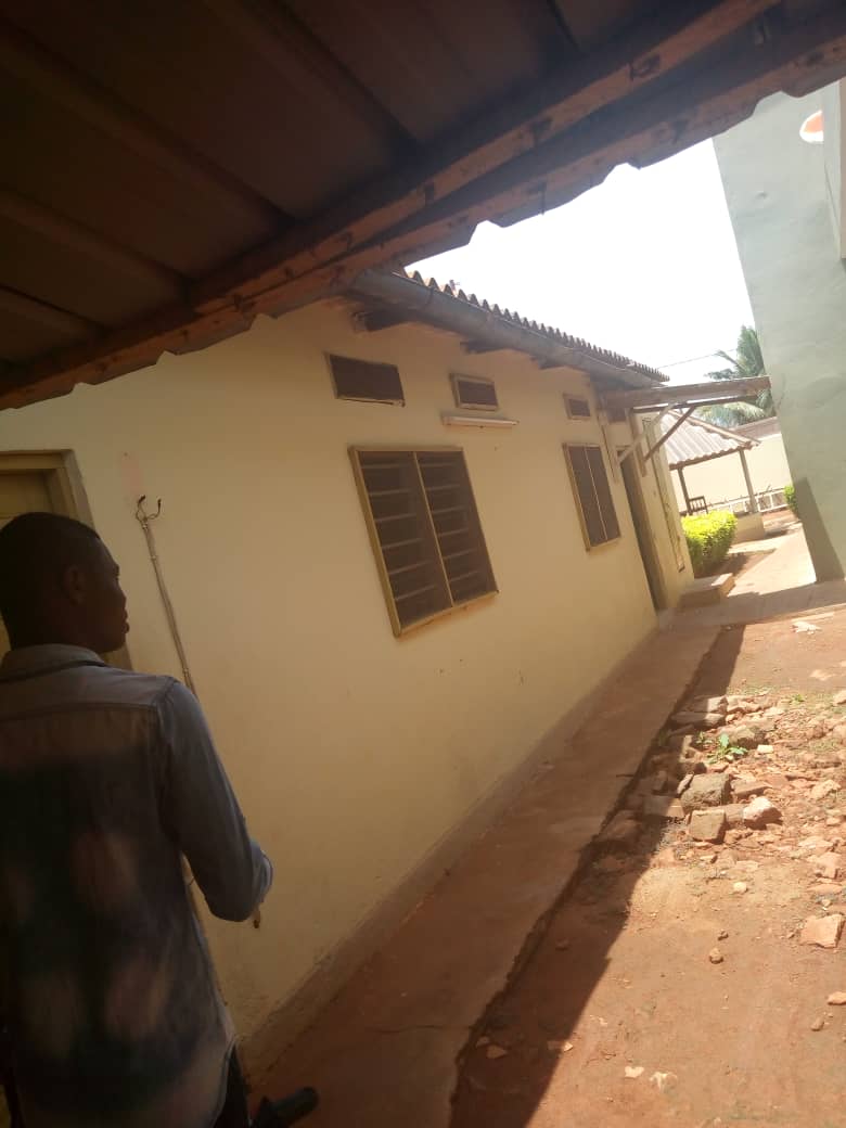 N° 4479 :
                            Chambre salon à louer , Wonyome, Lome, Togo : 25 000 XOF/mois