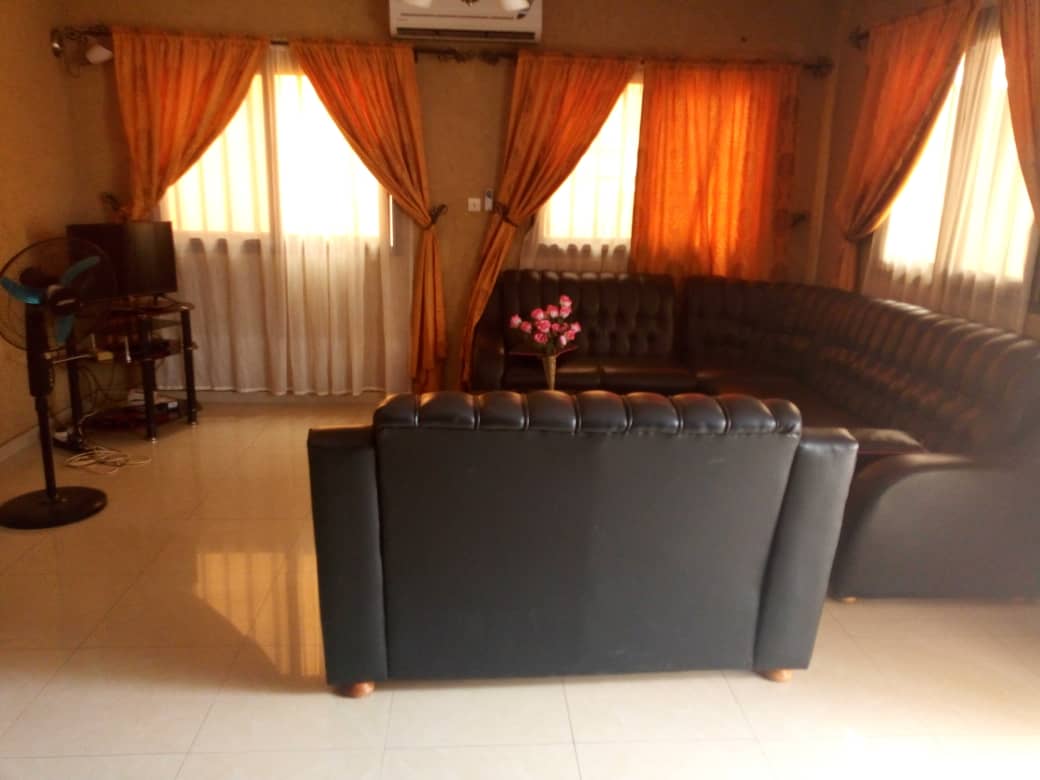 N° 4498 :
                            Villa meublée à louer , Kegue, Lome, Togo : 300 000 XOF/mois