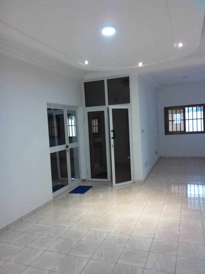 N° 4540 :
                            Villa à louer , Vakpossito, Lome, Togo : 300 000 XOF/mois