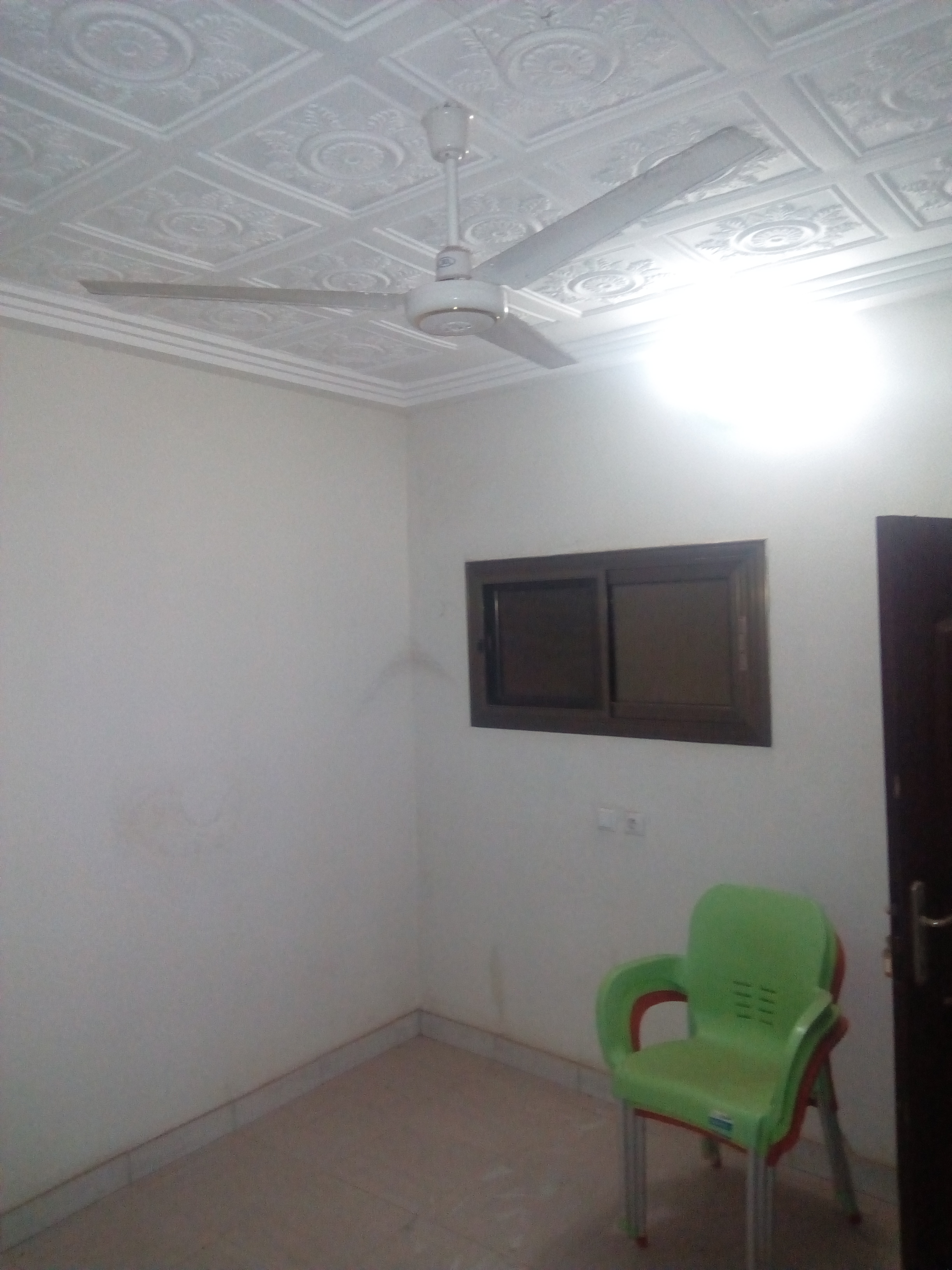 N° 4385 :
                            Villa à louer , Agoe-est, Lome, Togo : 400 000 XOF/mois