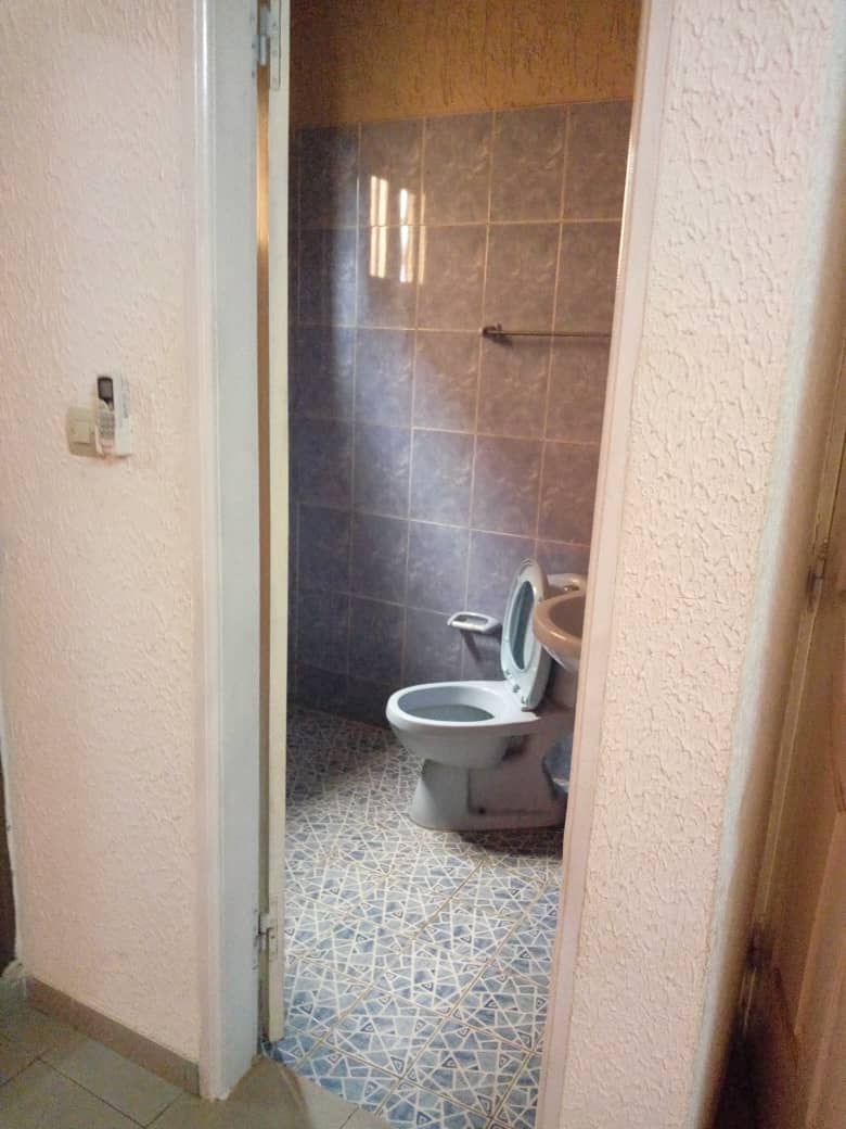 N° 4498 :
                            Villa meublée à louer , Kegue, Lome, Togo : 300 000 XOF/mois