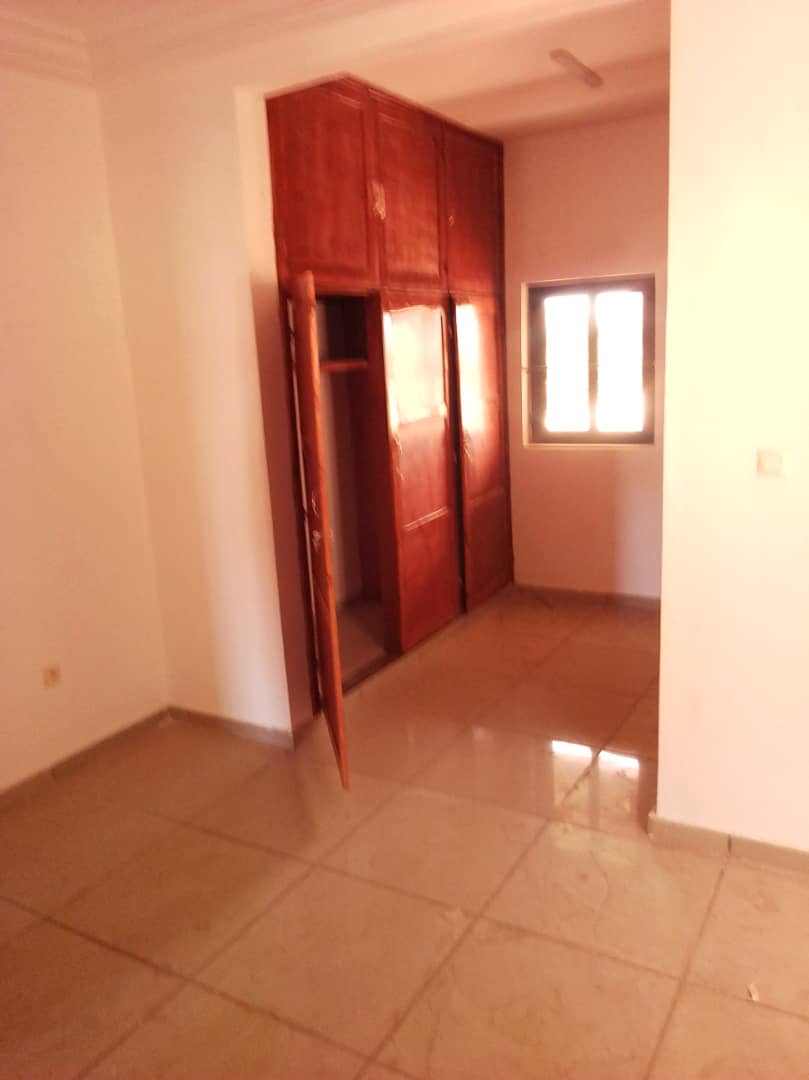 N° 4530 :
                            Villa à louer , Adidogome, Lome, Togo : 250 000 XOF/mois