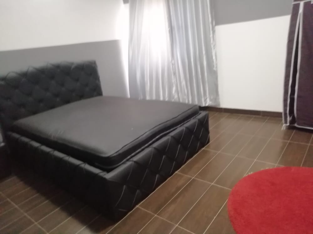 N° 5229 :
                            Appartement meublé à louer , Adidoadin , Lome, Togo : 250 000 XOF/mois