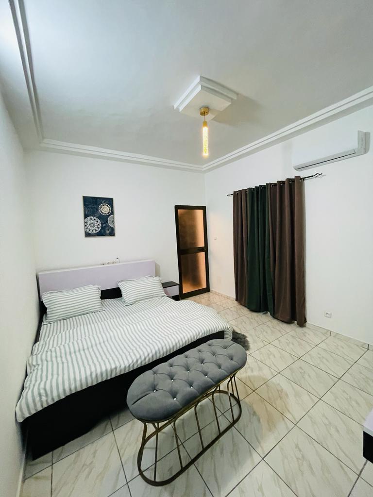 N° 5217 :
                            Appartement meublé à louer , Cito aeroport, Lome, Togo : 300 000 XOF/mois