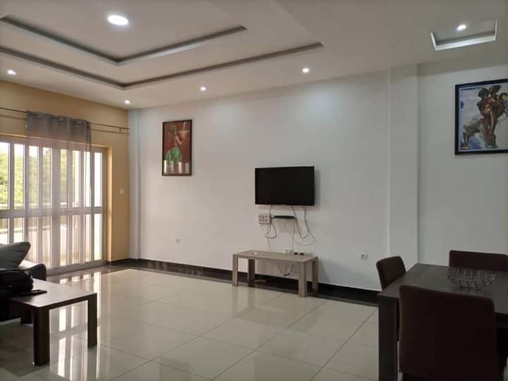 N° 5231 :
                            Appartement meublé à louer , Hedzranawoe, Lome, Togo : 400 000 XOF/mois
