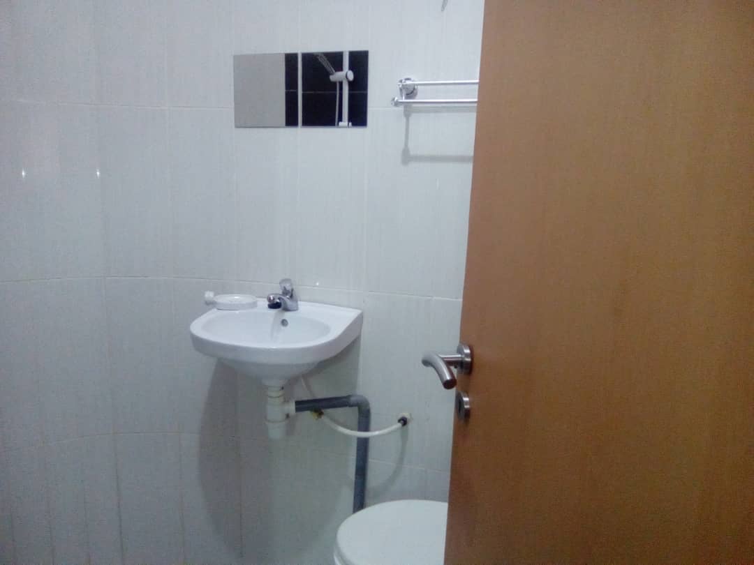 N° 4572 :
                            Studio meublé à louer , Adidogome, Lome, Togo : 100 000 XOF/mois