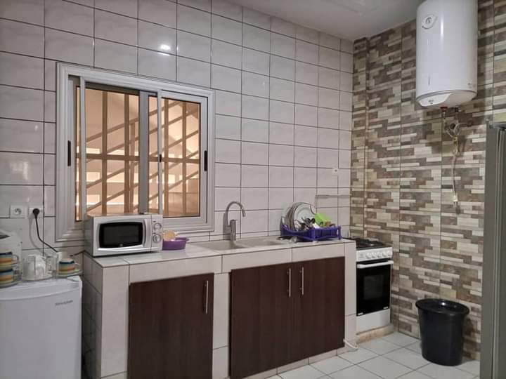 N° 5231 :
                            Appartement meublé à louer , Hedzranawoe, Lome, Togo : 400 000 XOF/mois